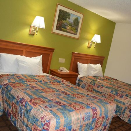 Bloomer Inn & Suites ภายนอก รูปภาพ