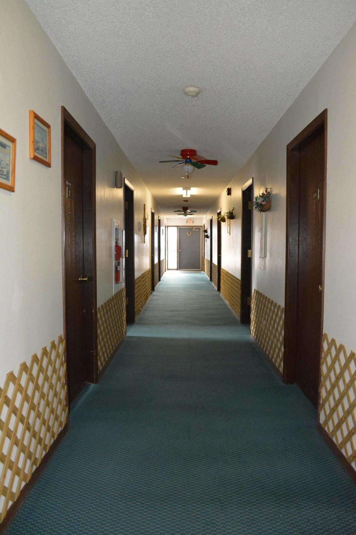 Bloomer Inn & Suites ภายนอก รูปภาพ