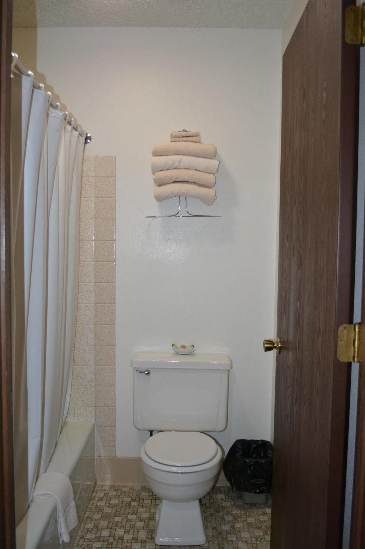Bloomer Inn & Suites ภายนอก รูปภาพ