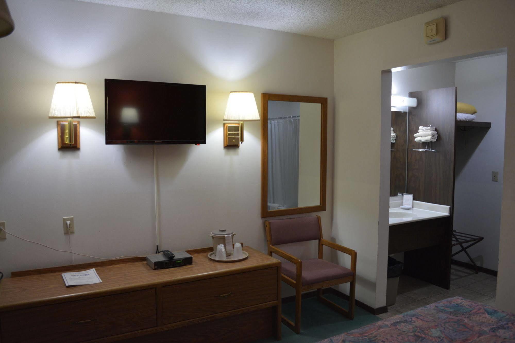 Bloomer Inn & Suites ภายนอก รูปภาพ