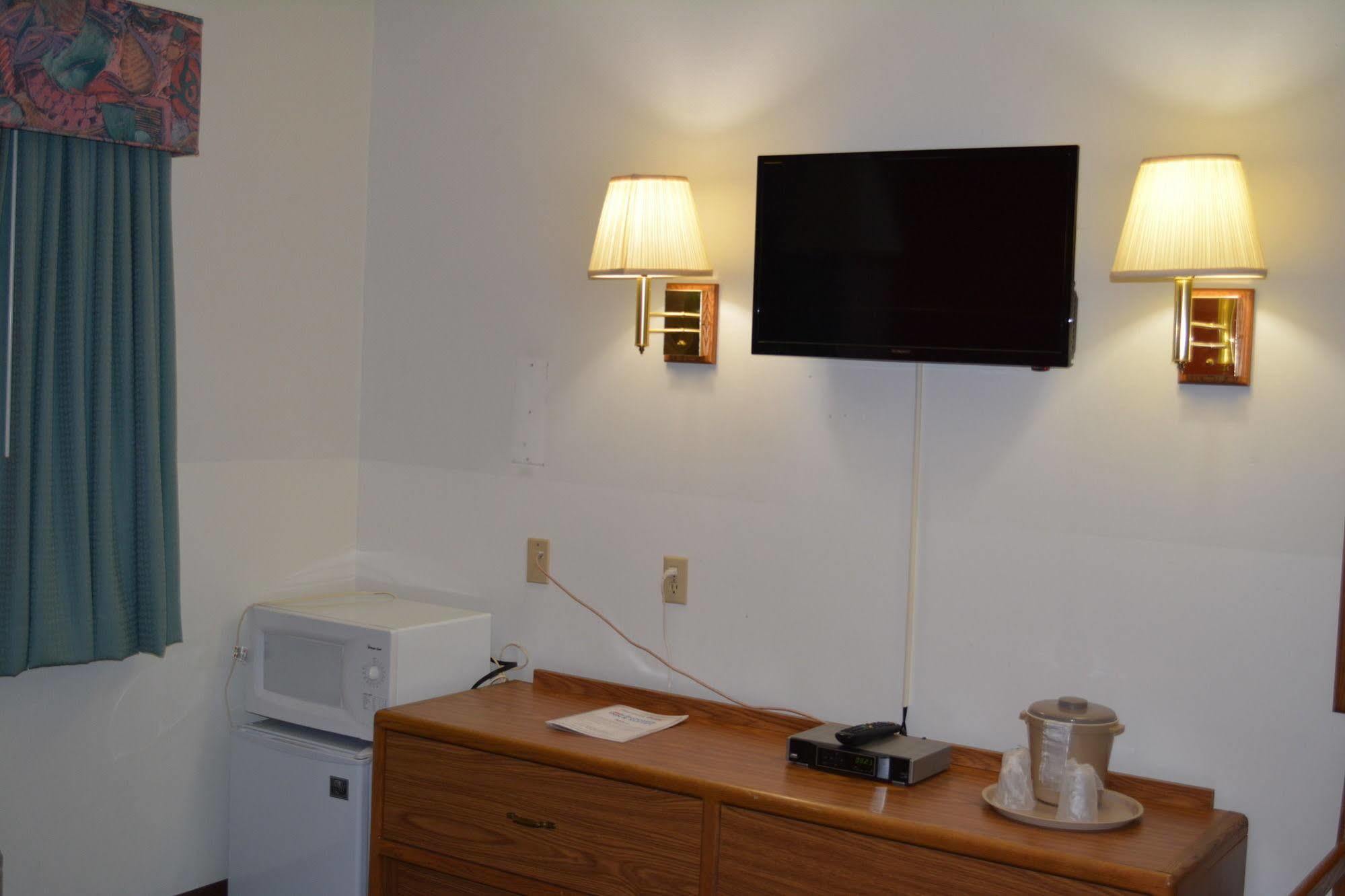 Bloomer Inn & Suites ภายนอก รูปภาพ